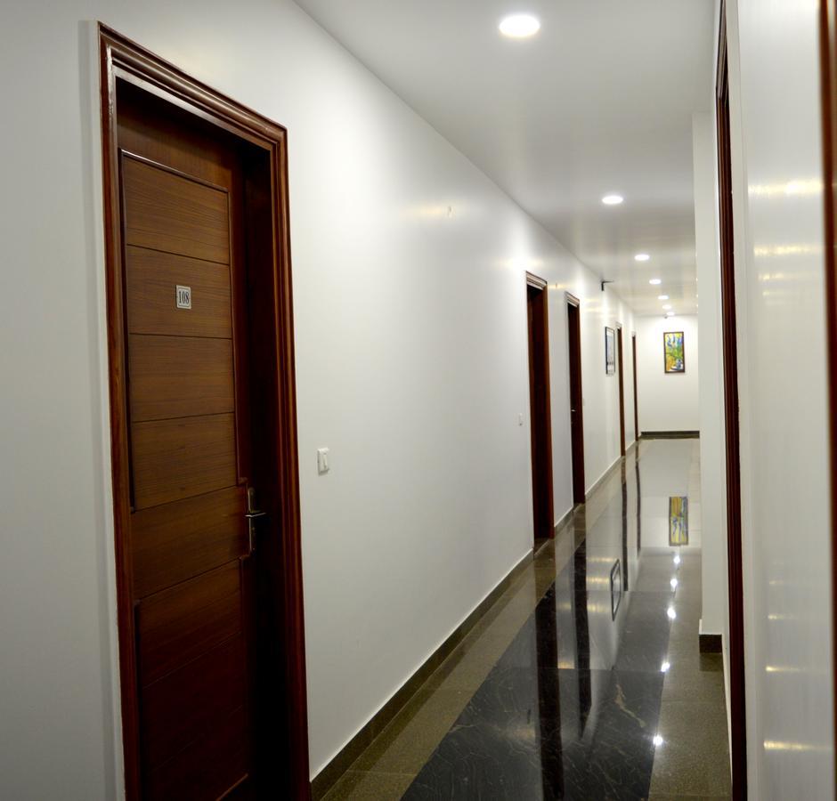 Hotel Taru Inn Газиабад Экстерьер фото