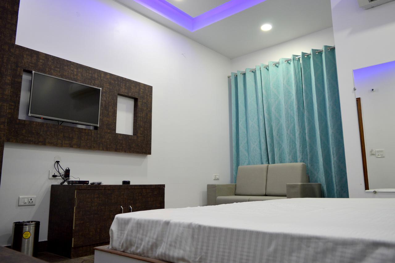 Hotel Taru Inn Газиабад Экстерьер фото