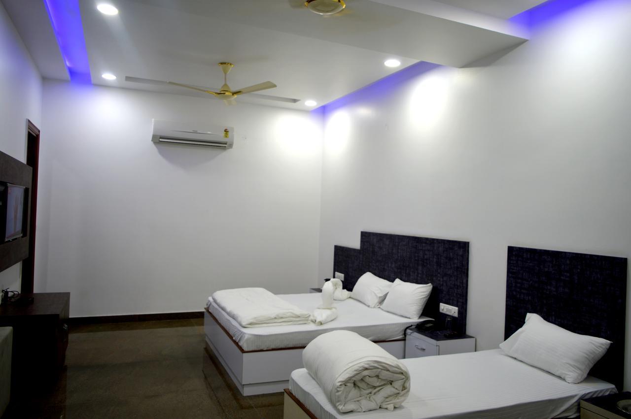 Hotel Taru Inn Газиабад Экстерьер фото
