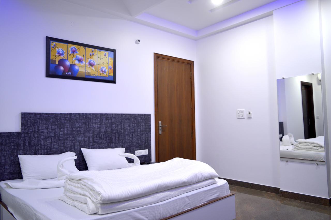 Hotel Taru Inn Газиабад Экстерьер фото